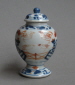 Chinese export Imari mustard pot and cover, Kangxi or Yongzheng