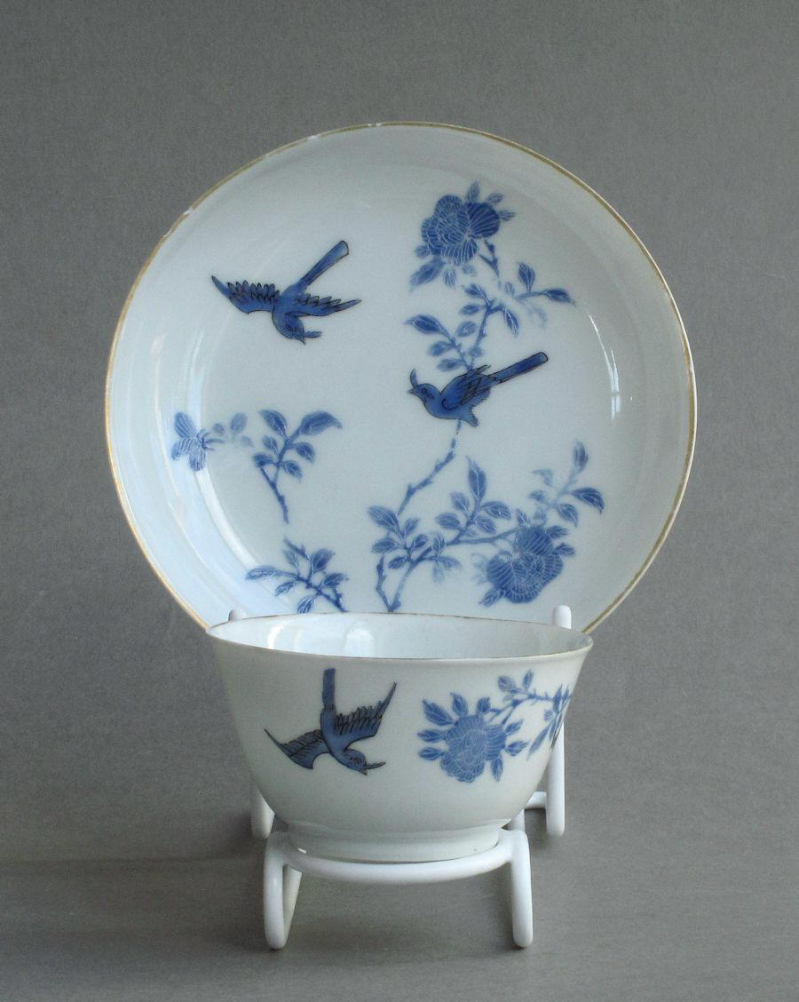 An attractive Chinese teabowl and sacuer decorated wth overglaze blue enamel, Yongzheng or early Qianlong