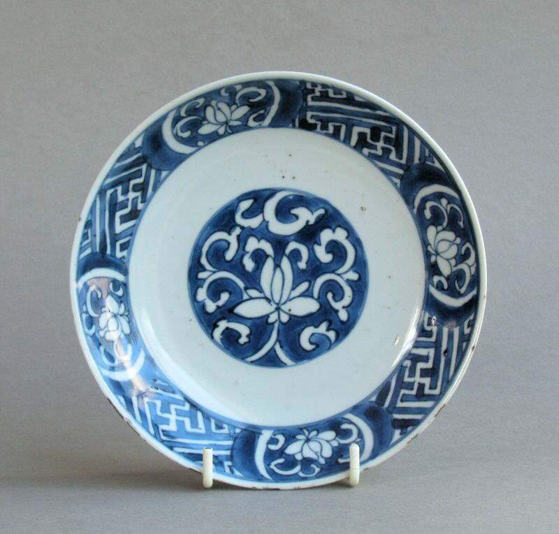 A late Ming blue and white dish with lotus design, Tianqi